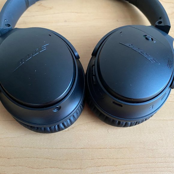 Bose QuietComfort 35 Noise Cancelling Headphones - Picture 3 of 13